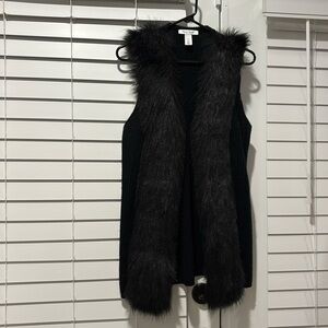 Faux fur sleeveless cardigan 
Size M
Black